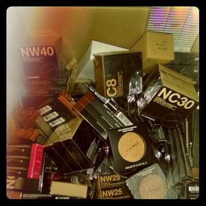 MAC COMESTICS ASSORTMENT